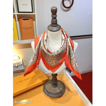 New Arrivals Louis Vuitton LightWeight Silk Scarf in 200103