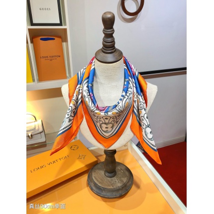New Arrivals Louis Vuitton LightWeight Silk Scarf in 200104
