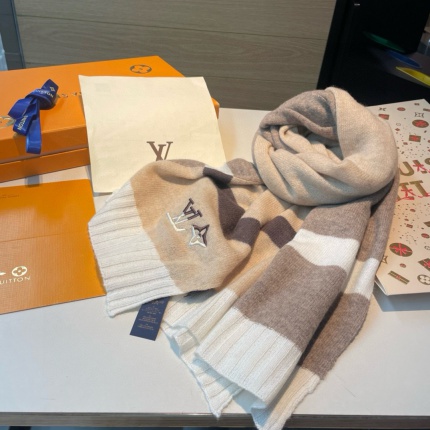 New Arrivals Louis Vuitton Cashmere Scarf in 200133