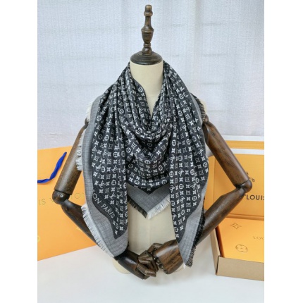 New Arrivals Louis Vuitton Cashmere Scarf in 200214