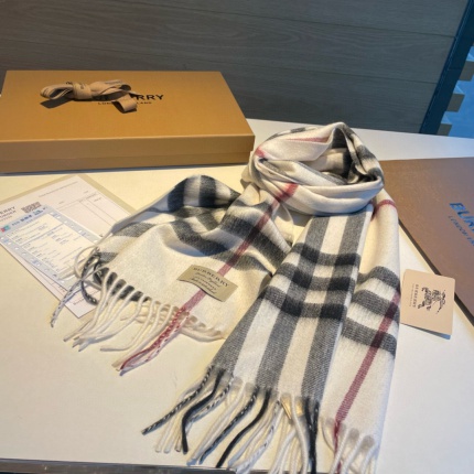 New Arrivals Burberry Cashmere Scarf in 200301