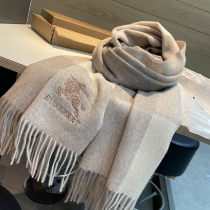 New Arrivals Burberry Cashmere Scarf in 200302
