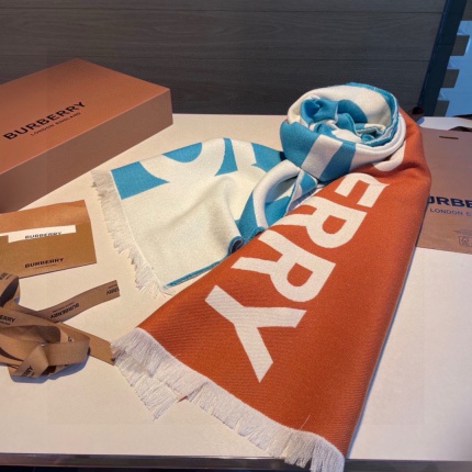 New Arrivals Burberry Cashmere Scarf in 200308