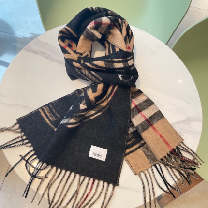New Arrivals Burberry Cashmere Scarf in 200317