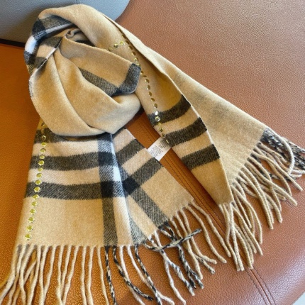 New Arrivals Burberry Cashmere Scarf in 200318