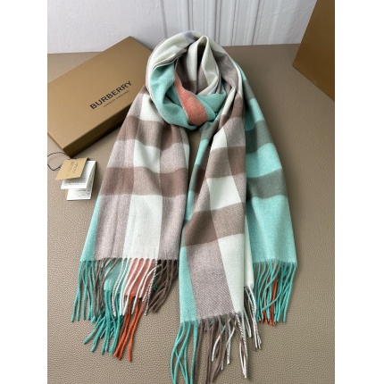 New Arrivals Burberry Cashmere Scarf in 200321