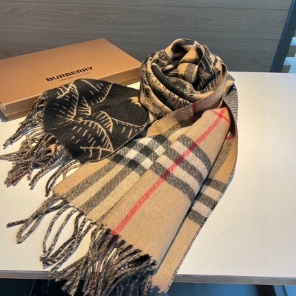 New Arrivals Burberry Cashmere Scarf in 200330