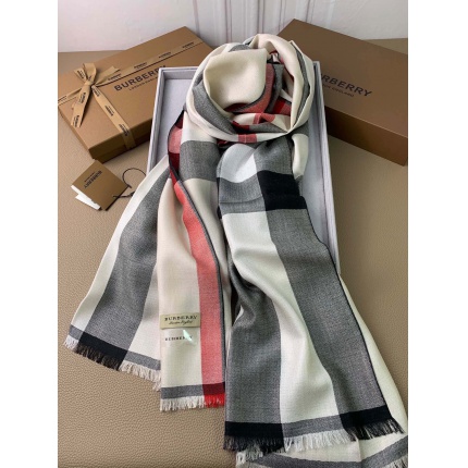 New Arrivals Burberry Cashmere Scarf in 200340