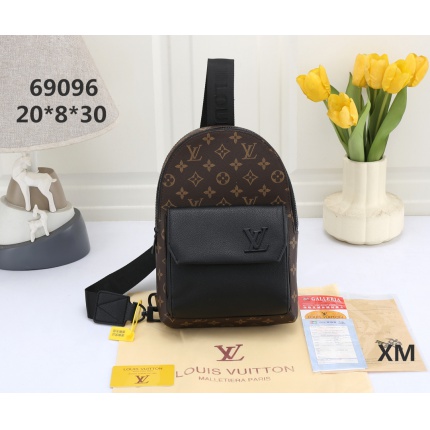 Louis Vuitton Cross Bags Men in 200586