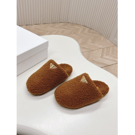 New Arrivals Prada Fur Slippers For Women in 200787