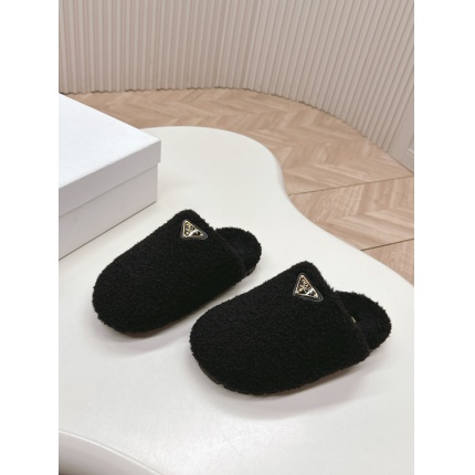 New Arrivals Prada Fur Slippers For Women in 200788