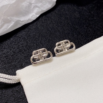 New Arrivals Balenciaga Earrings in 201100