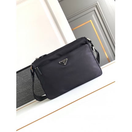 New Arrivals Prada Shoulder Bags For Men in 201209