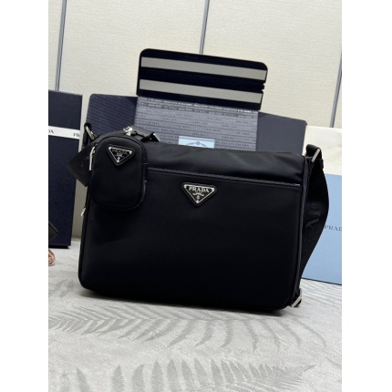 New Arrivals Prada Shoulder Bags For Men in 201210