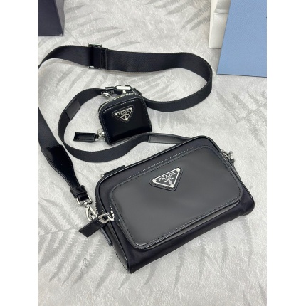 New Arrivals Prada Shoulder Bags For Men in 201214