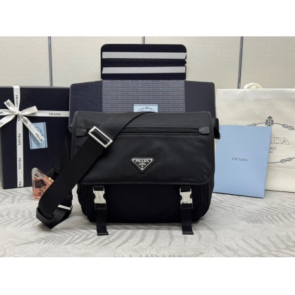 New Arrivals Prada Shoulder Message Bags For Men in 201215