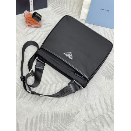 New Arrivals Prada Crossbody Bags For Men in 201216