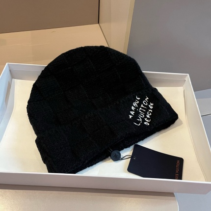 New Arrivals Louis Vuitton Damier Snug Beanie in 201741