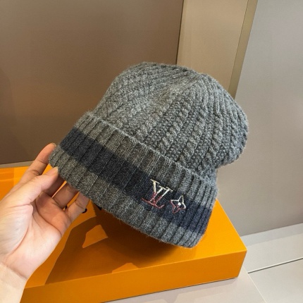 New Arrivals Louis Vuitton Damier Snug Beanie in 201743