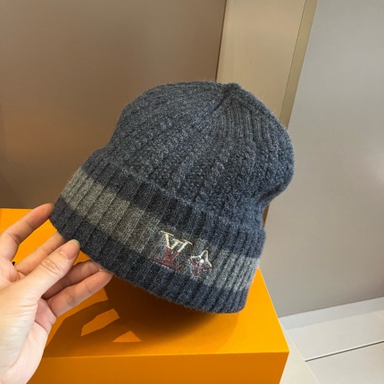 New Arrivals Louis Vuitton Damier Snug Beanie in 201744