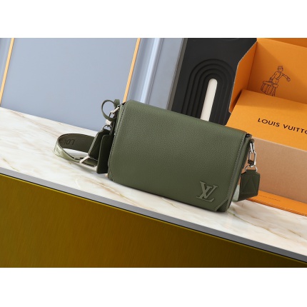 Louis Vuitton AAA quality CrossBody Bags in 202147