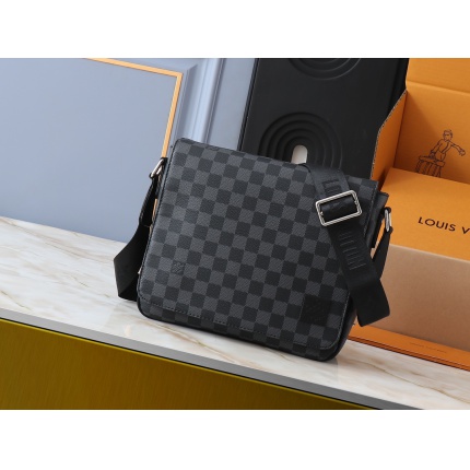 Louis Vuitton AAA quality CrossBody Bags in 202153