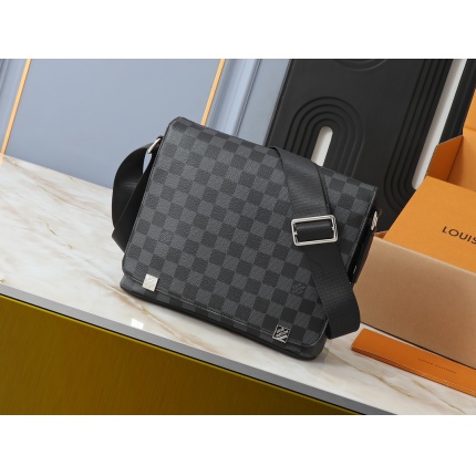 Louis Vuitton AAA quality CrossBody Bags in 202156
