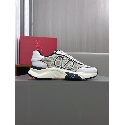 New Arrivals Valentino Top quality Sneakers For Men  in 202467