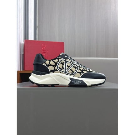 New Arrivals Valentino Top quality Sneakers For Men  in 202468