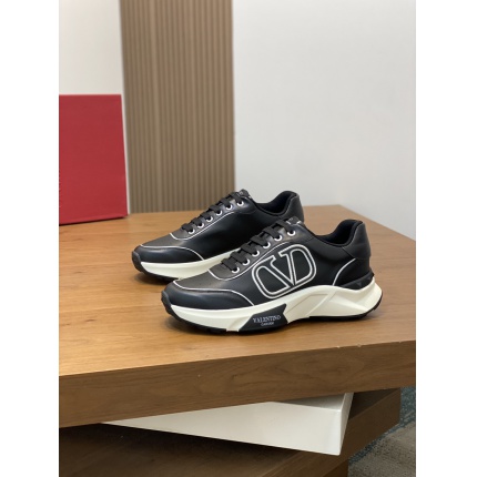 New Arrivals Valentino Top quality Sneakers For Men  in 202472