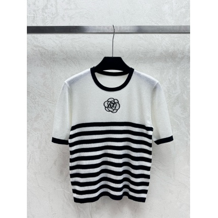 New Arrivals Chanel T-Shirts For Women in 202565