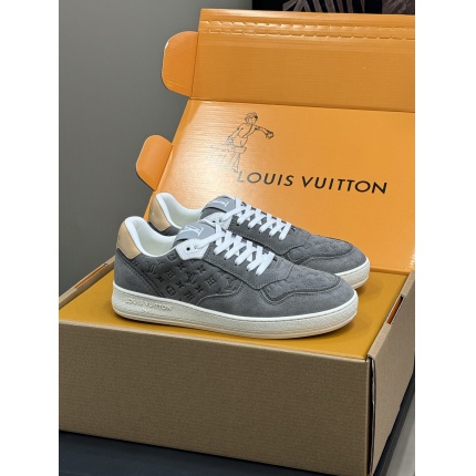 New Arrivals Louis Vuitton Sneakers For Women in 202606