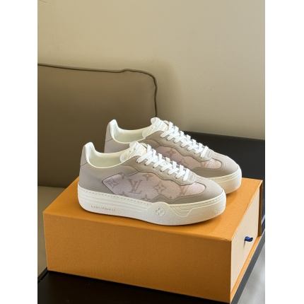 New Arrivals Louis Vuitton Sneakers For Women in 202608