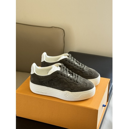 New Arrivals Louis Vuitton Sneakers For Women in 202609