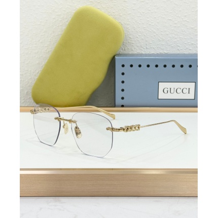 Gucci AAA Quality Sunglasses in 203056