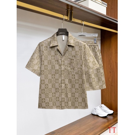Louis Vuitton Short Tracksuits For Men in 203700