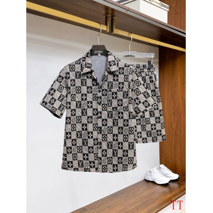 Louis Vuitton Short Tracksuits For Men in 203701