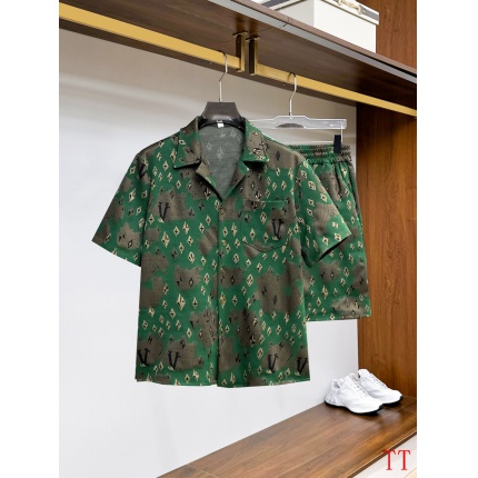 Louis Vuitton Short Tracksuits For Men in 203704