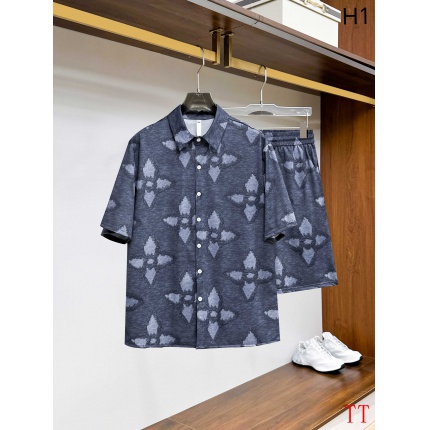 Louis Vuitton Short Tracksuits For Men in 203708