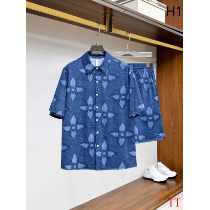 Louis Vuitton Short Tracksuits For Men in 203709