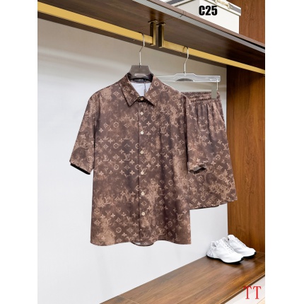 Louis Vuitton Short Tracksuits For Men in 203720