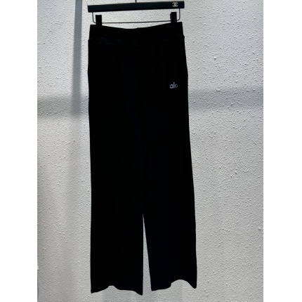 New Arrivals Alo Pants in 203816