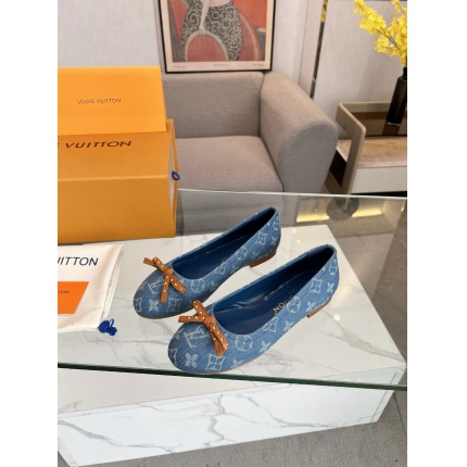 Louis Vuitton Loafers For Women in 203865
