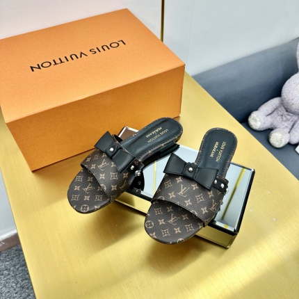 Louis Vuitton Slippers For Women in 203879