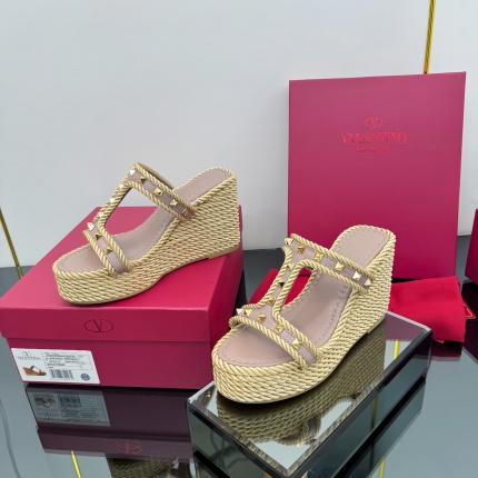 New Arrivals Valentino Slippers For Women in 203993