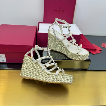 New Arrivals Valentino Sandals For Women in 204000