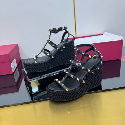 New Arrivals Valentino Sandals For Women in 204001