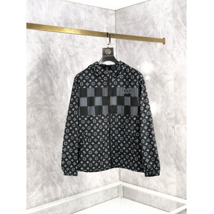 Louis Vuitton Thin Jackets For Men in 204088