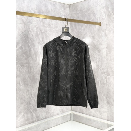 Louis Vuitton Thin Jackets For Men in 204089