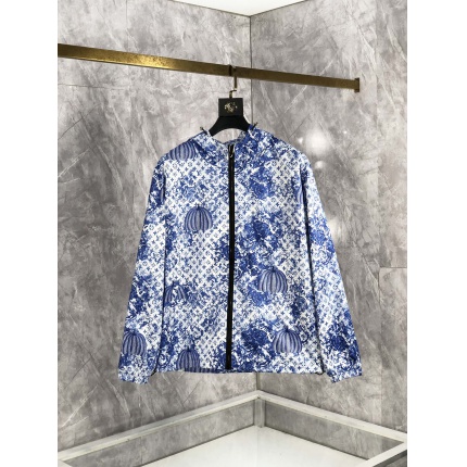 Louis Vuitton Thin Jackets For Men in 204091